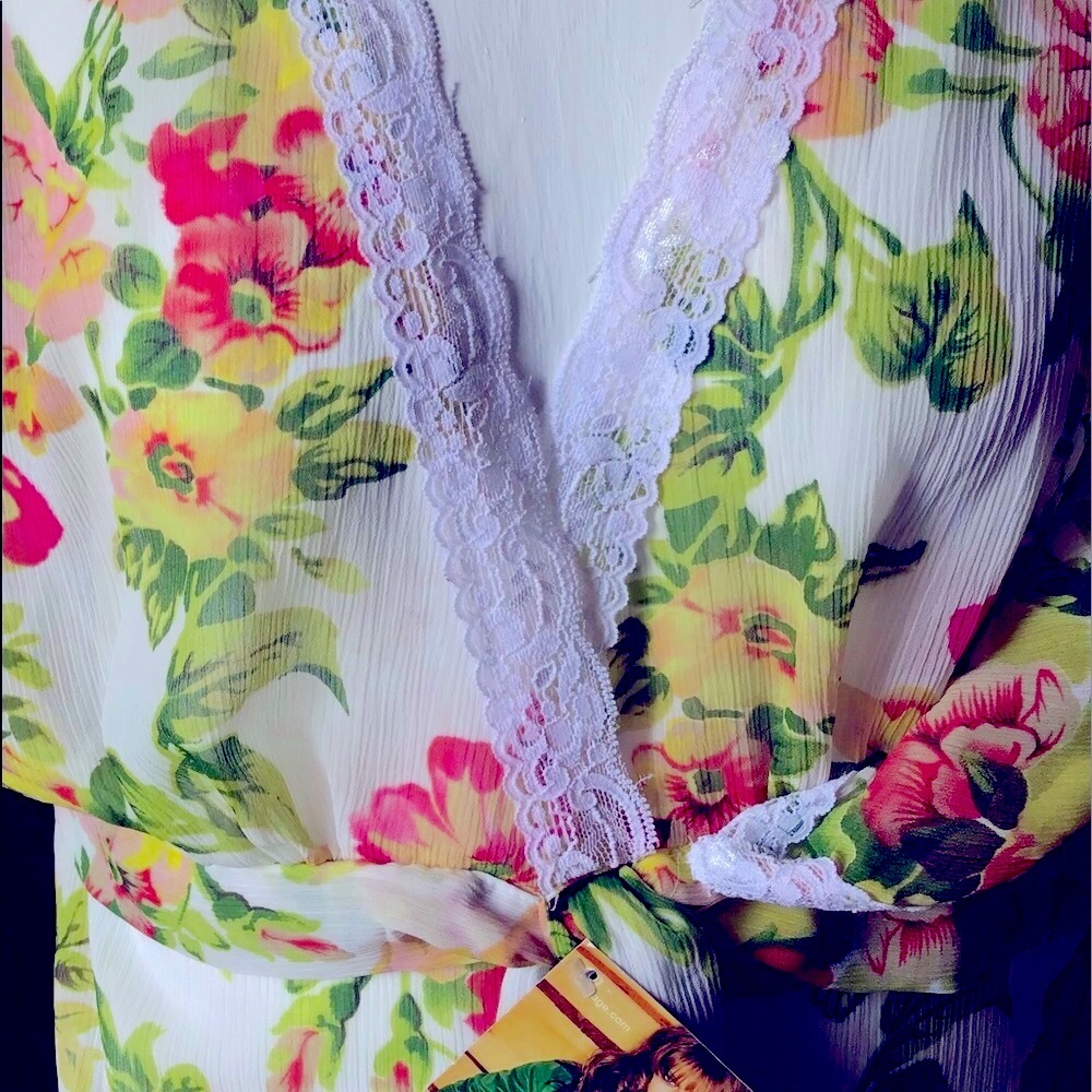 🔥4 For $20 Rampage NWT! Floral & Lace Tie/Wrap  Top